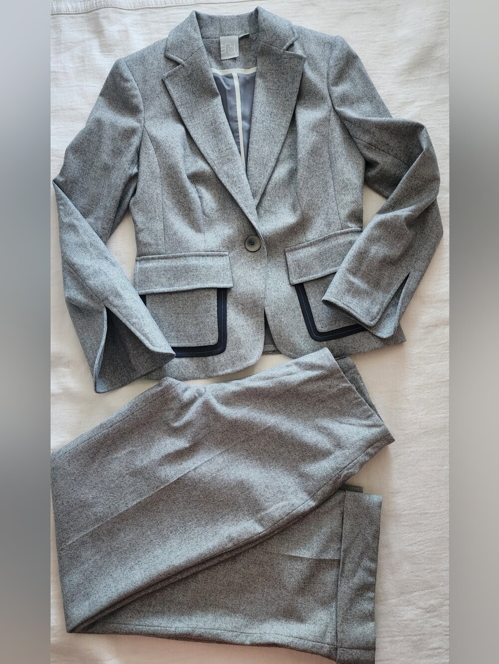 Andy Thé-Anh Gray Wool Blend Suit Set - Fitted Blazer & Cuffed Pants - Size 6